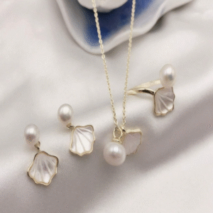 Elegant shell bead jewelry set